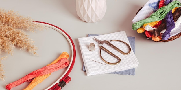 Zestaw startowy z ramką i igłami